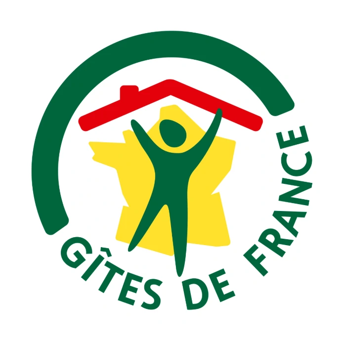 Gîtes de France nous distingue avec le label 4 épis, gage d’un haut niveau de confort, de qualité d’accueil et d’authenticité.   Cette reconnaissance récompense notre engagement à vous offrir un séjour chaleureux dans un cadre soigné, alliant charme, sérénité et prestations de qualité.  Elle permet également à nos voyageurs de bénéficier d’avantages et de tarifs préférentiels auprès de nombreux partenaires du réseau Gîtes de France, pour profiter pleinement de leur séjour et de la découverte de notre région.